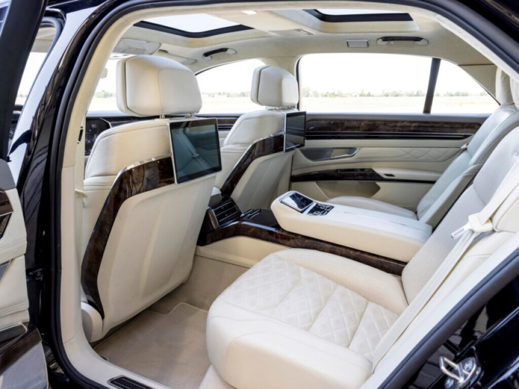 10년 만에 부활한 전설 “단종은 새 시작이었다”… 벤츠·BMW 잡을 플래그십 대형 세단의 이미지