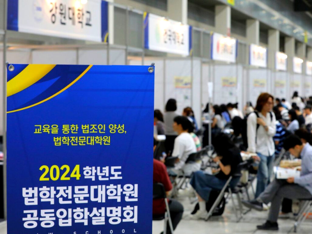 황금빛 미래 꿈꿨는데 “이대로는 못 버틴다”… 발목 잡힌 로스쿨생들, 무슨 일?